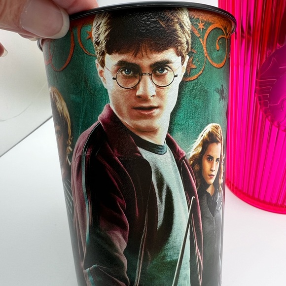 Tumbler & Cup- Starbucks 2023 Dragonfruit Neon Pink Stripe GRANDE & Harry Potter - Picture 3 of 17